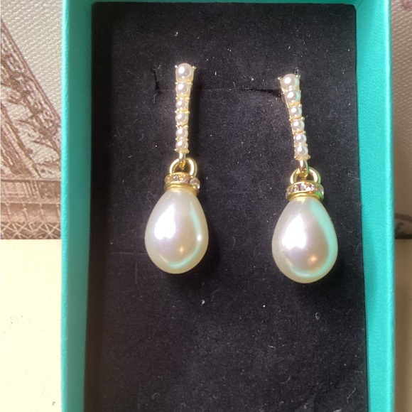 Elegant Pearl Drop Earrings with Gold Accents - Picture 2 of 4